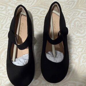 Girl’s Black Velvet Flats